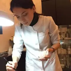 Олена Алова
