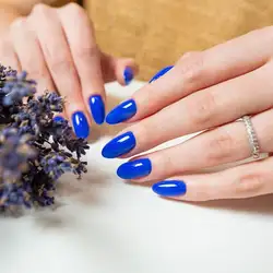 Lime manicure